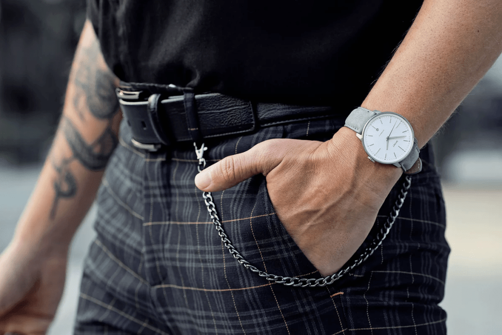 Man wearing a MVMT watch in silver